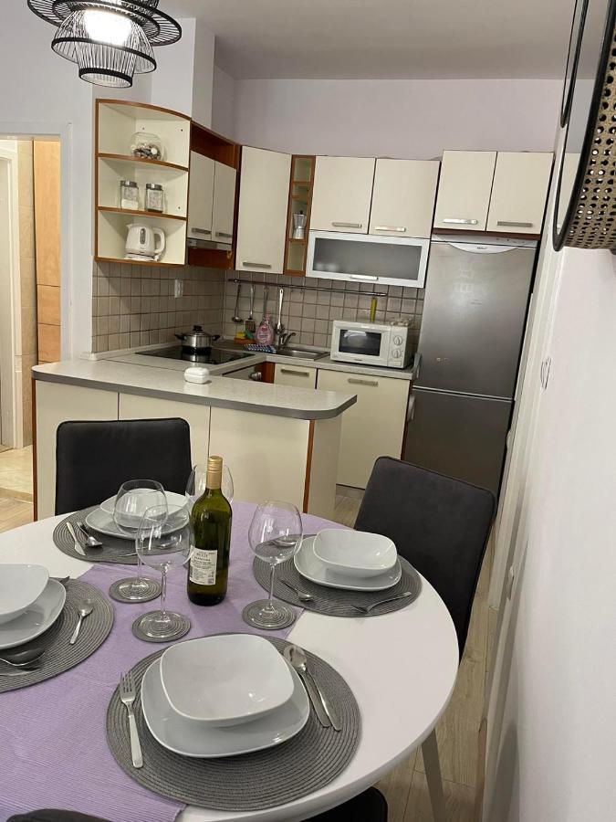 Apartments Lovro Ловран Екстер'єр фото
